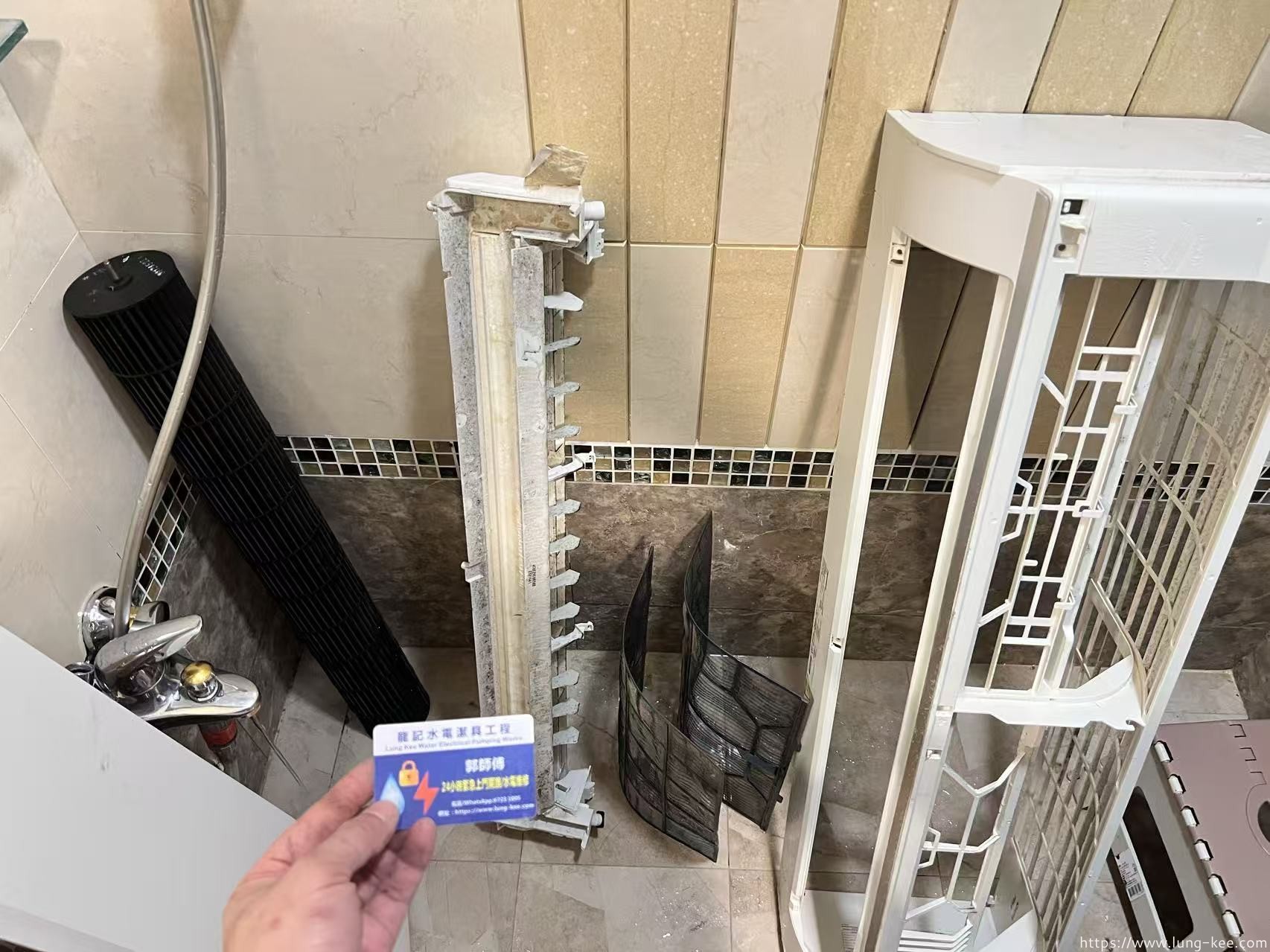 龍記水電潔具工程 東涌冷氣拆解 豬籠外殼積污實拍